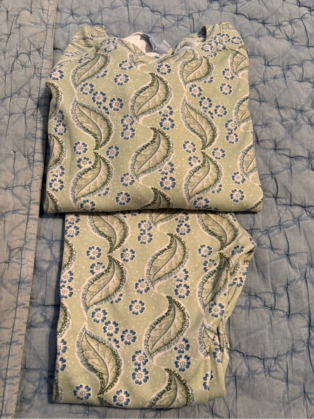 Hill House Kids Pajama Set in Light Green with Blue Floral Print Size 9-10
